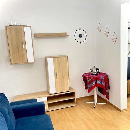 Budget Retreat Tirana & Studios Luaran gambar