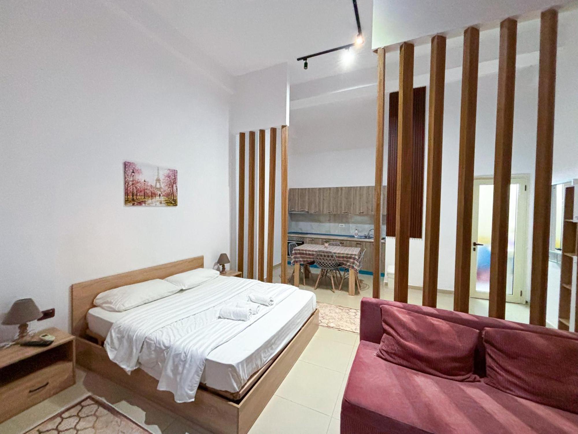 Budget Retreat Tirana & Studios Luaran gambar