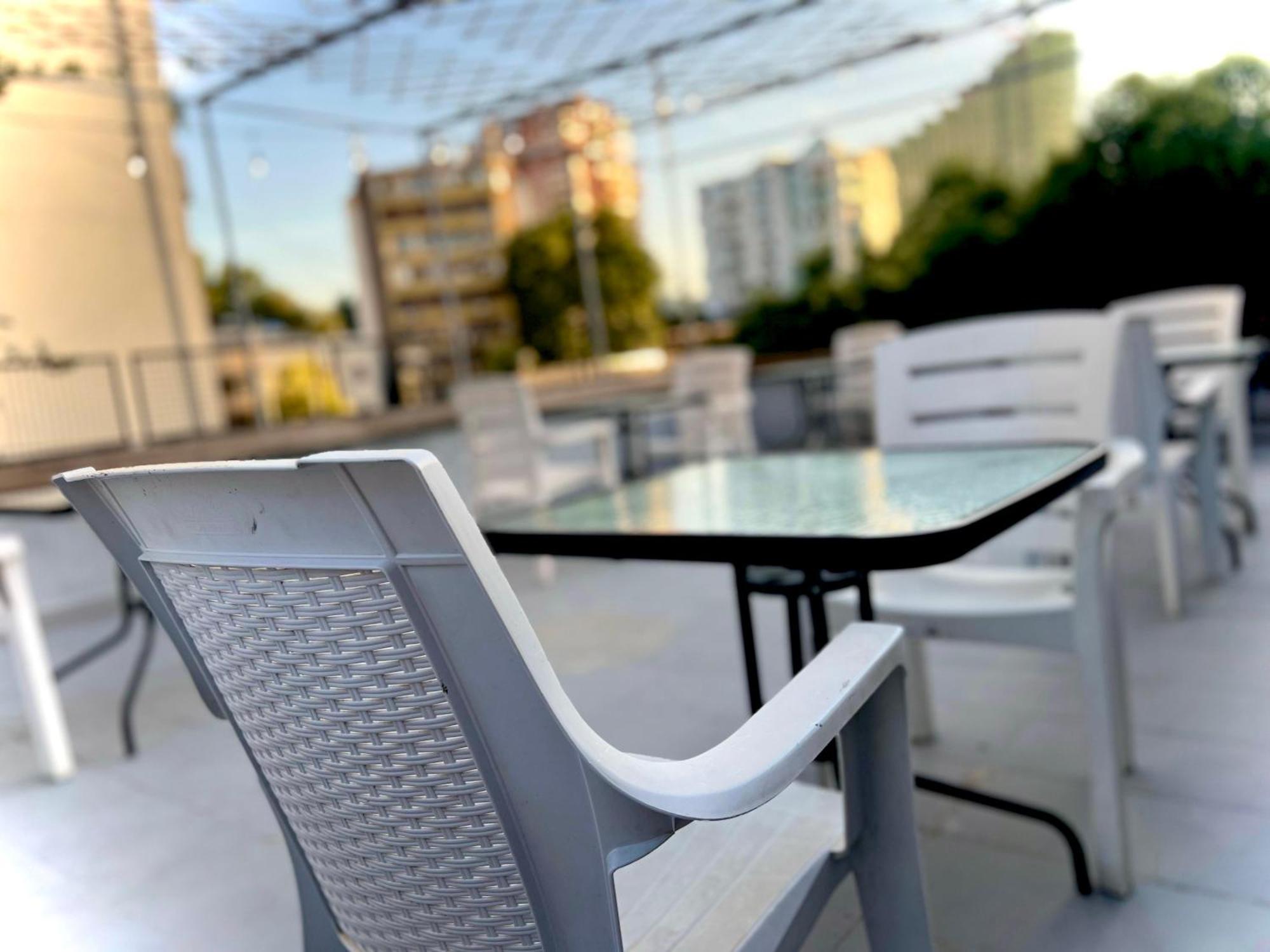 Budget Retreat Tirana & Studios Luaran gambar