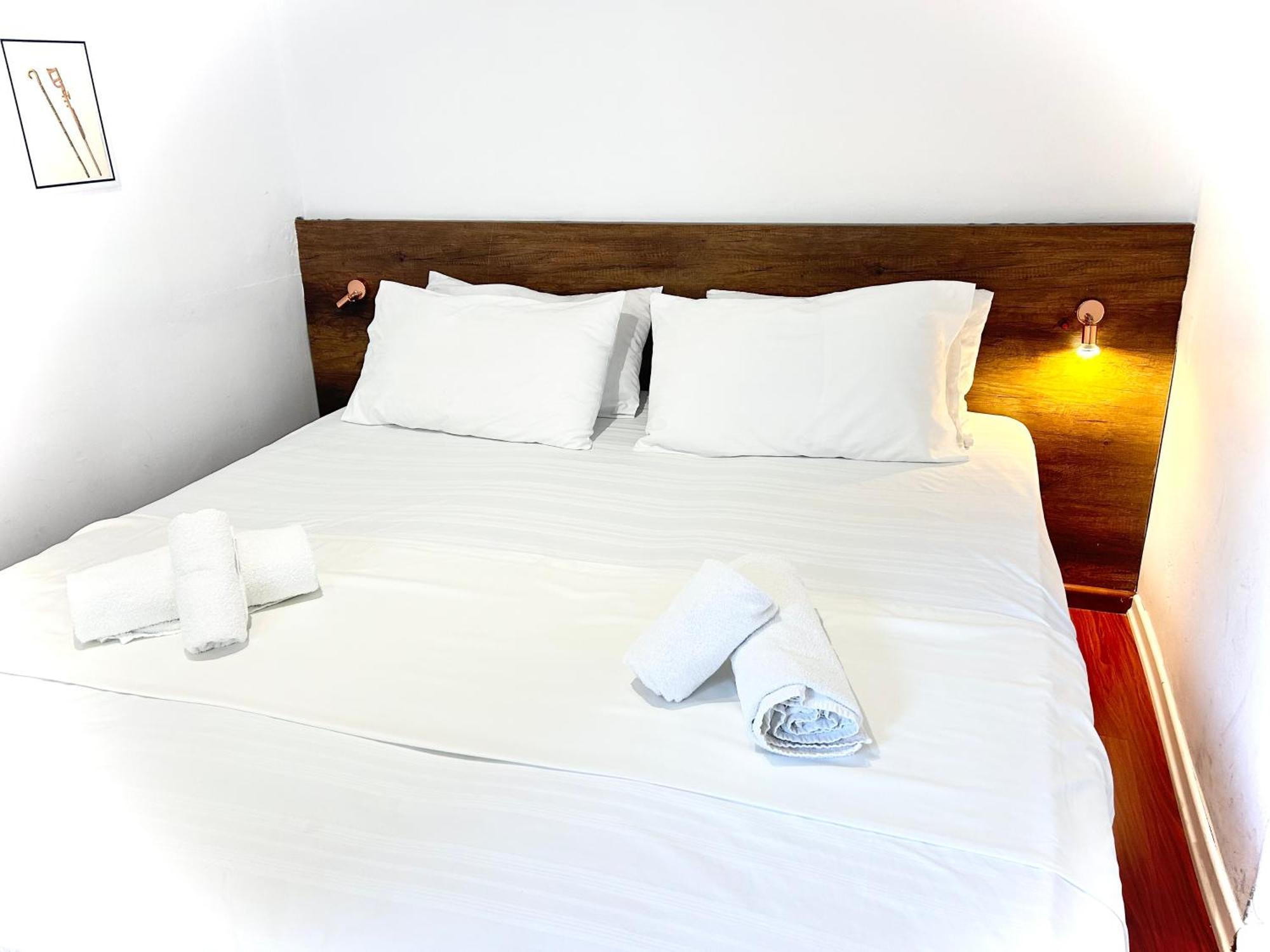 Budget Retreat Tirana & Studios Luaran gambar