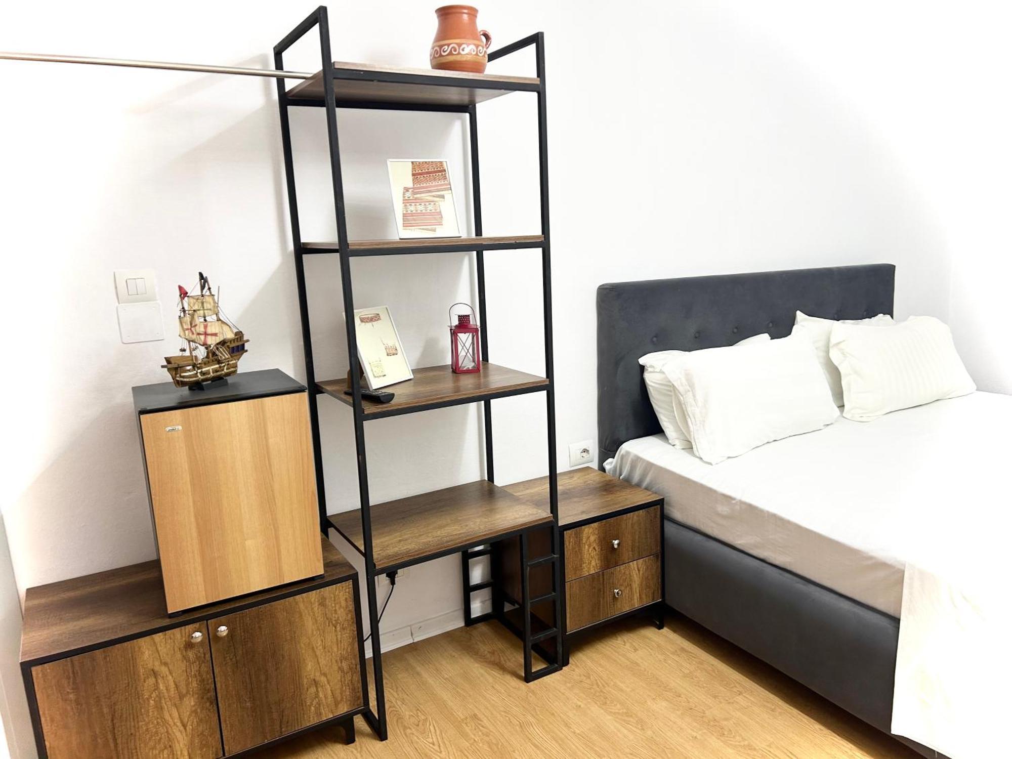 Budget Retreat Tirana & Studios Luaran gambar