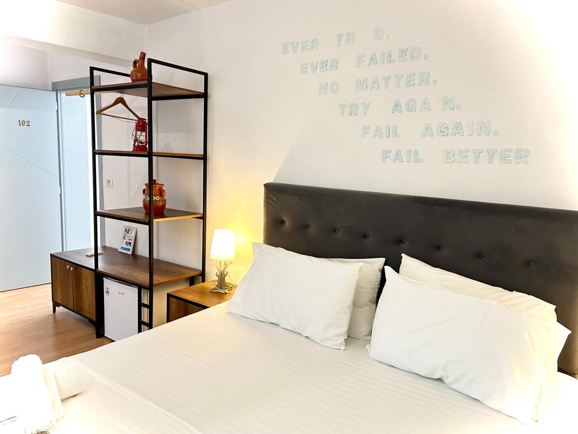 Budget Retreat Tirana & Studios Luaran gambar