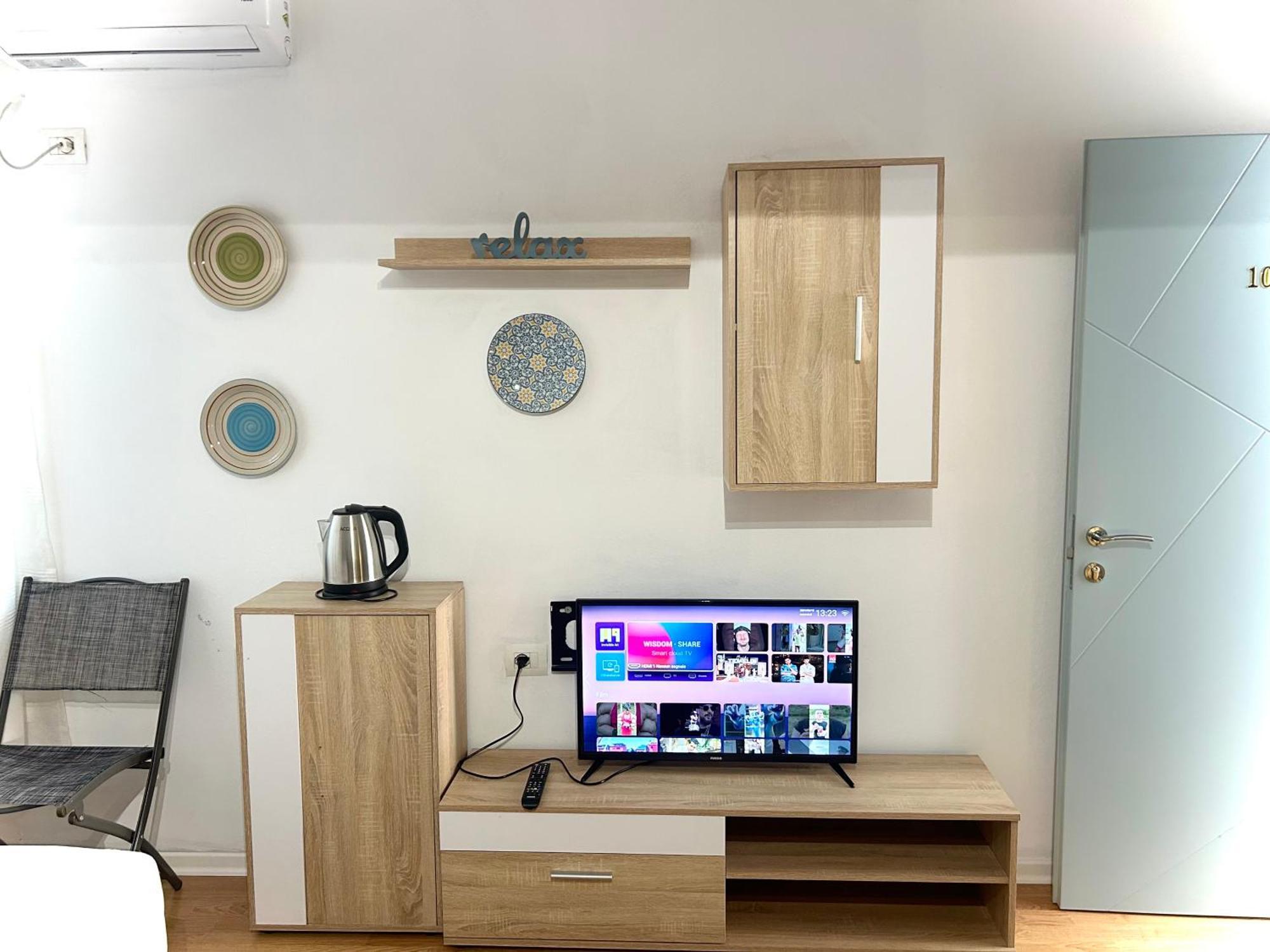 Budget Retreat Tirana & Studios Luaran gambar