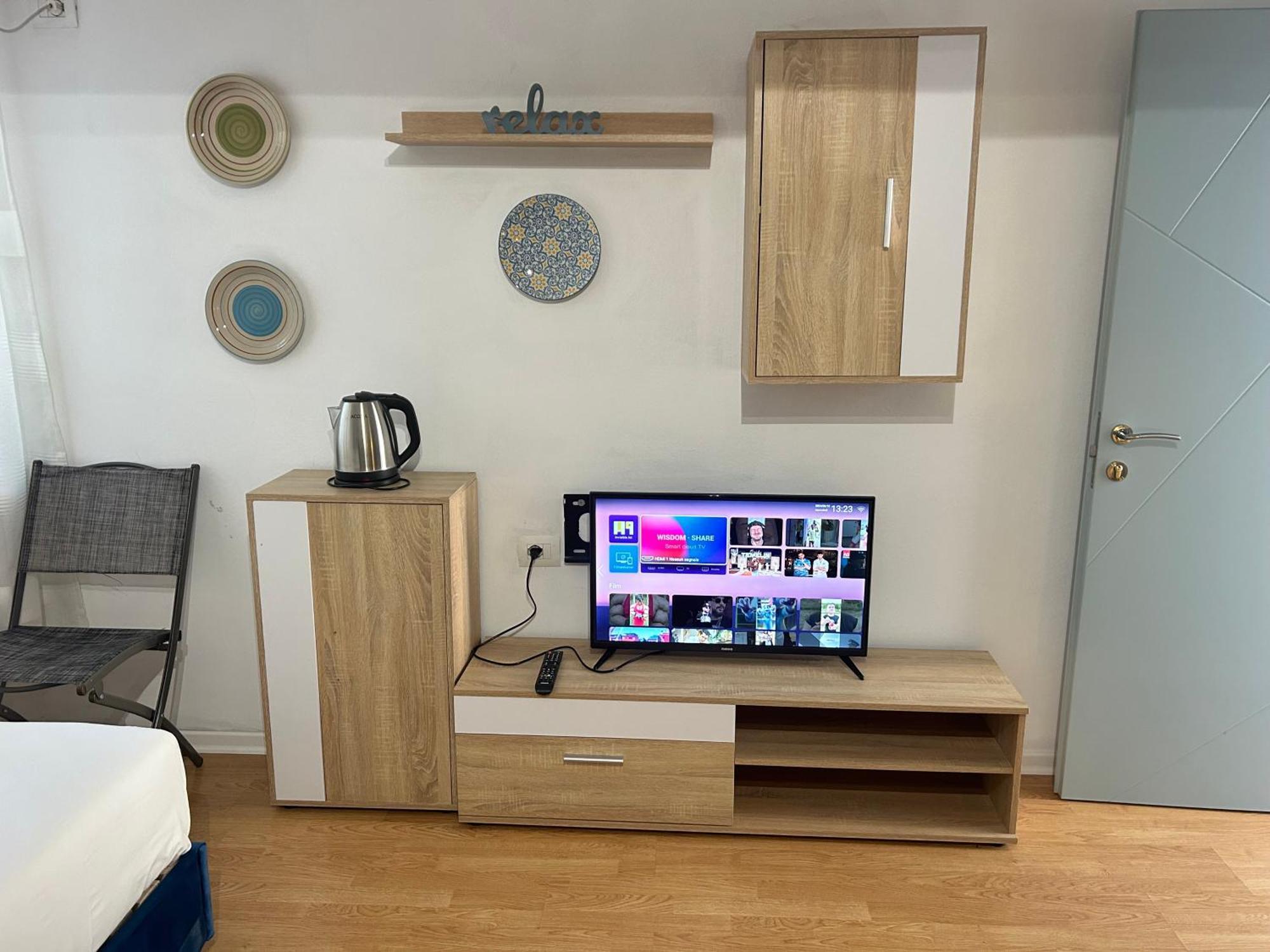 Budget Retreat Tirana & Studios Luaran gambar