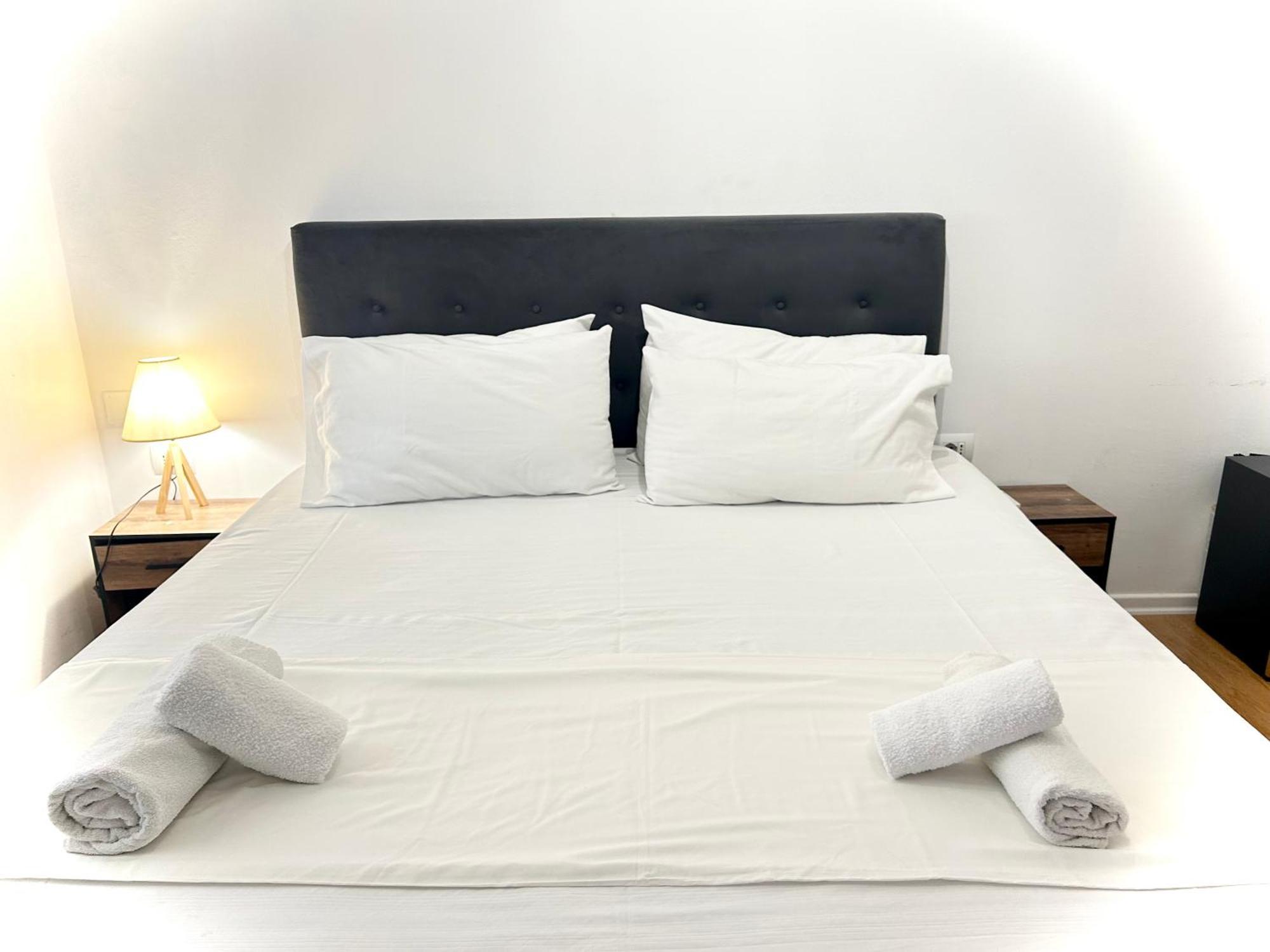 Budget Retreat Tirana & Studios Luaran gambar