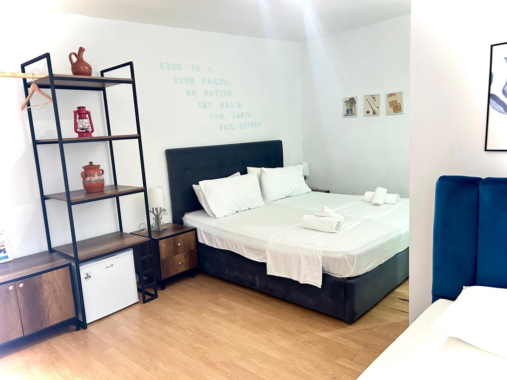 Budget Retreat Tirana & Studios Luaran gambar