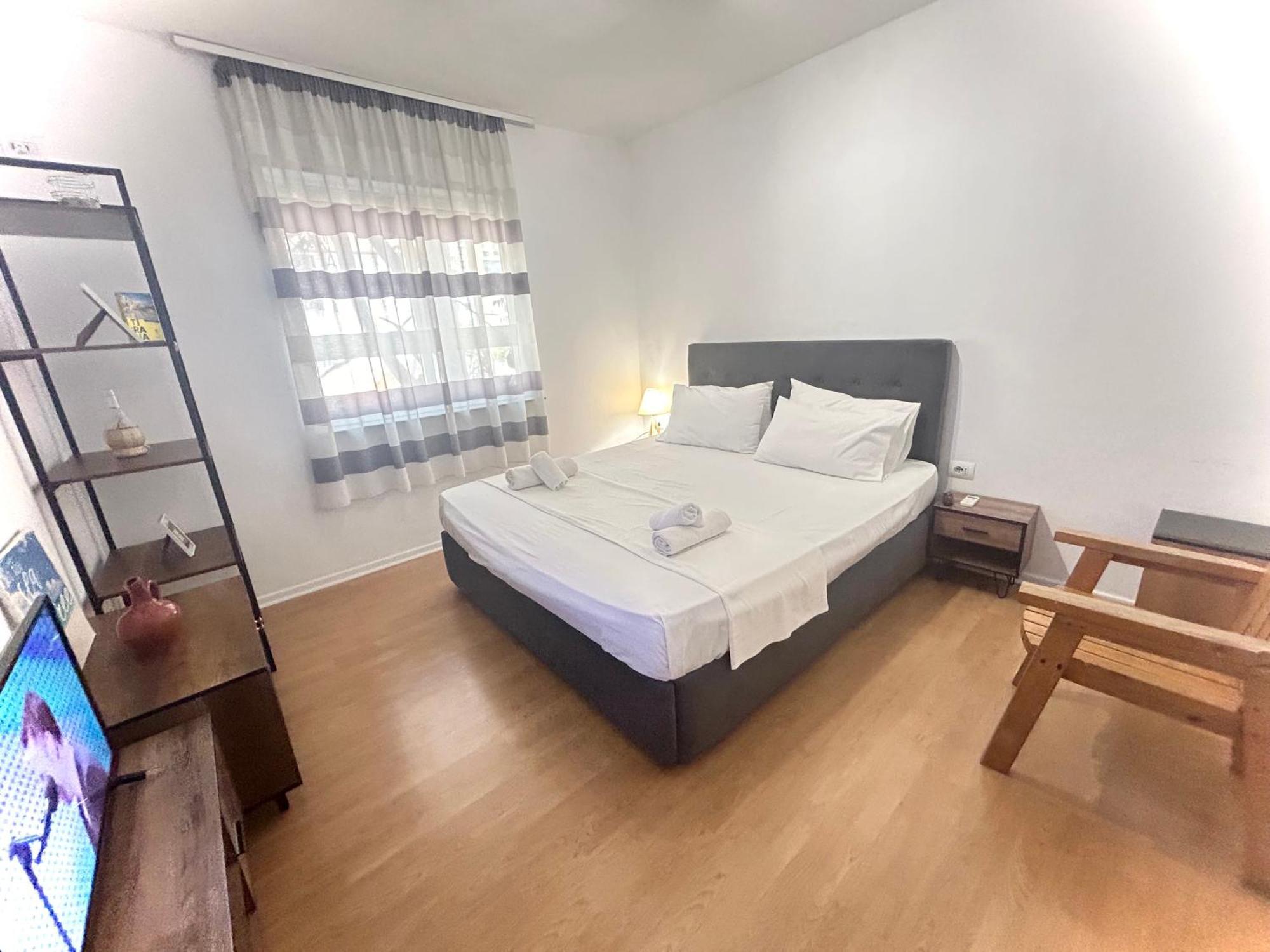Budget Retreat Tirana & Studios Luaran gambar