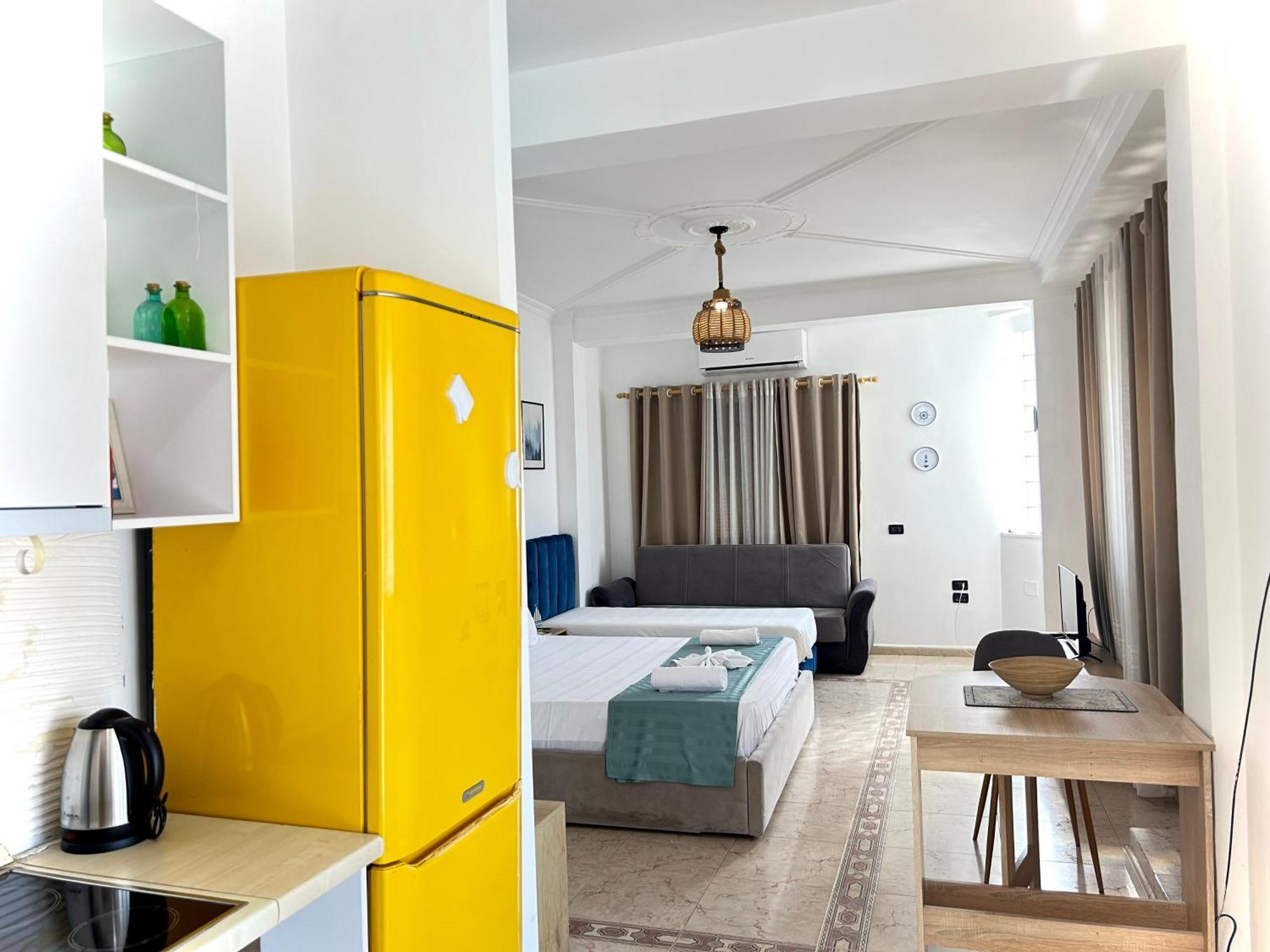 Budget Retreat Tirana & Studios Luaran gambar